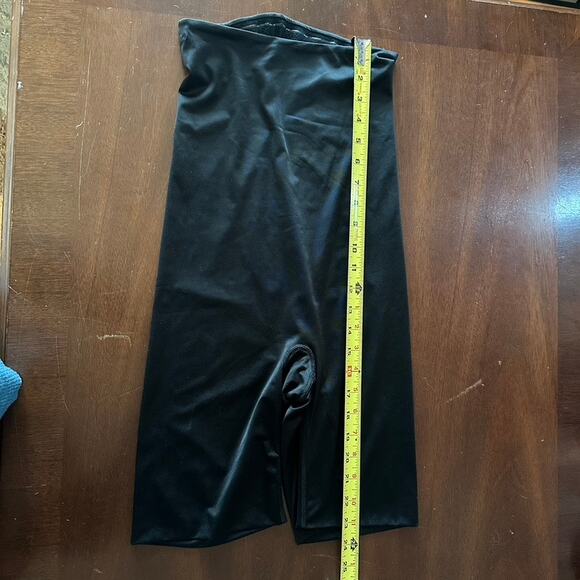 Spanx by Sara Blakely High Waisted Mid Thigh Short Black Women’s Medium - Picture 3 of 5